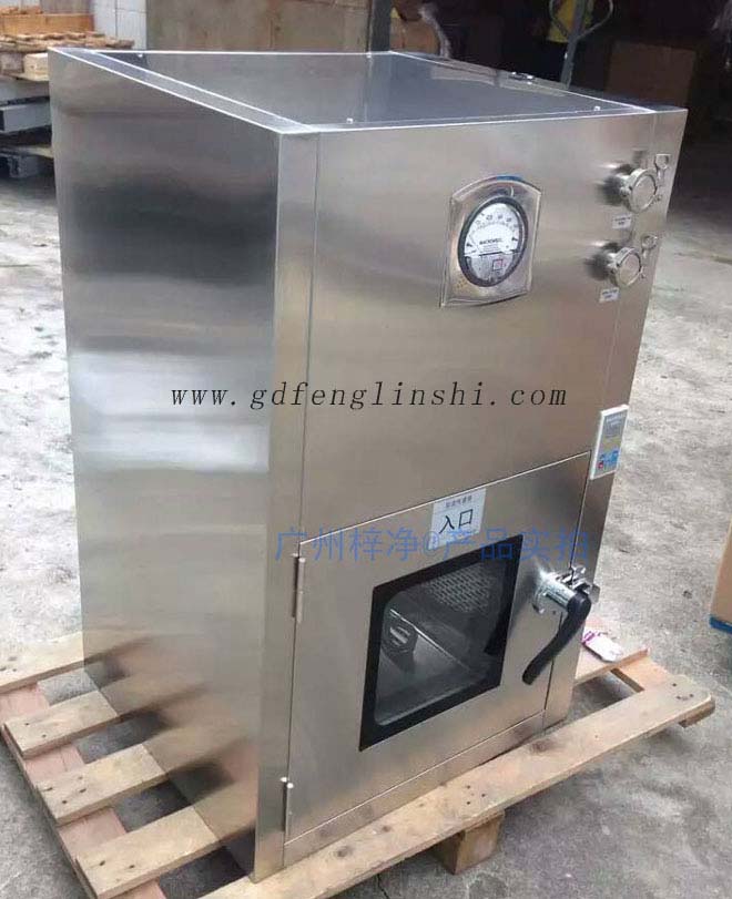 百級(jí)潔凈層流傳遞窗是一種潔凈室的輔助設(shè)備,主要應(yīng)用于制藥廠GMP車間 百級(jí)潔凈層流傳遞窗是一種潔凈室的輔助設(shè)備,主要應(yīng)用于制藥廠GMP車間