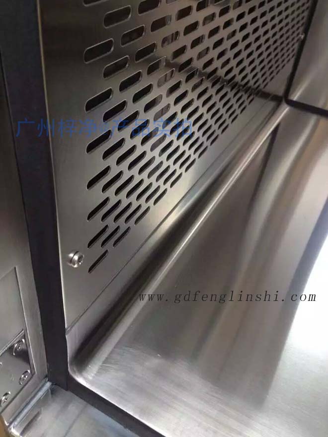 百級(jí)層流傳遞窗內(nèi)外雙層殼體,內(nèi)部四周圓弧處理,保證無縫隙連接; 百級(jí)層流傳遞窗內(nèi)外雙層殼體,內(nèi)部四周圓弧處理,保證無縫隙連接;