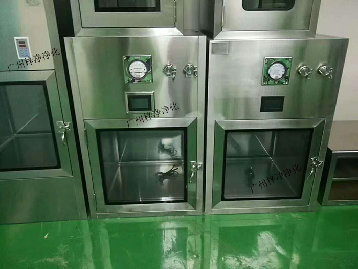 層流傳遞窗適用于需要隔離不同潔凈度級別的房間，如潔凈室與普通房間之間的連接、不同潔凈度級別潔凈室之間的連接等。