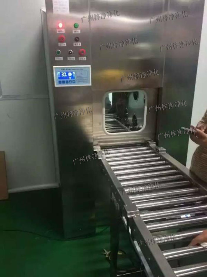 輸送線風淋傳遞窗與輸送線貨淋室是潔凈室中用于物品傳遞和空氣凈化的關鍵設備。