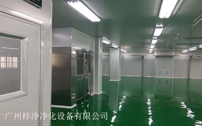 風淋室安裝在潔凈室入口是確保潔凈室、提高工作效率和保障人員安全的重要措施。