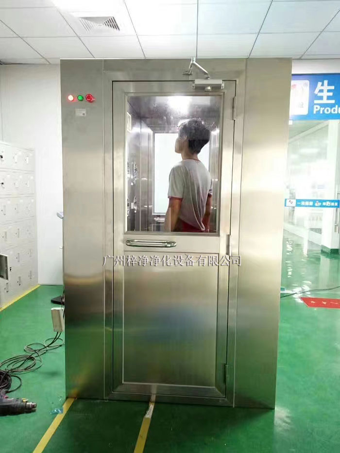 風淋室廣泛應用于電子、制藥、食品、精密儀器制造等行業(yè)。