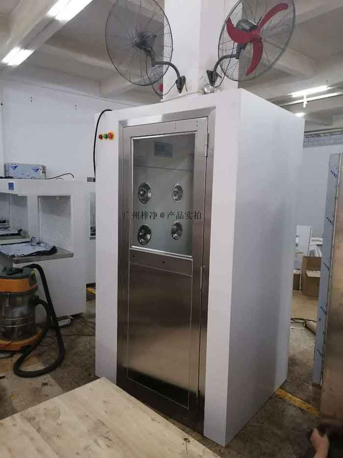 風(fēng)淋室的外殼尺寸,包括長度、寬度和高度。 風(fēng)淋室的外殼尺寸,包括長度、寬度和高度。