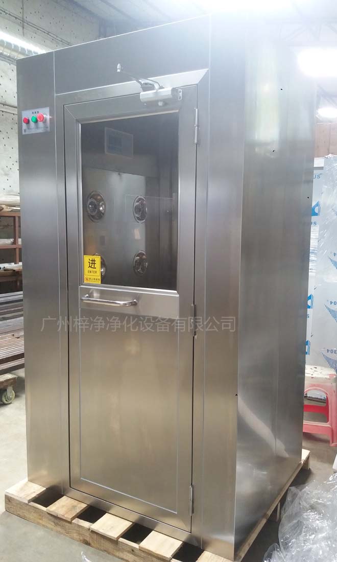 風(fēng)淋室的安裝位置和角度不準(zhǔn)確，會(huì)影響風(fēng)淋效果和設(shè)備的使用壽命。