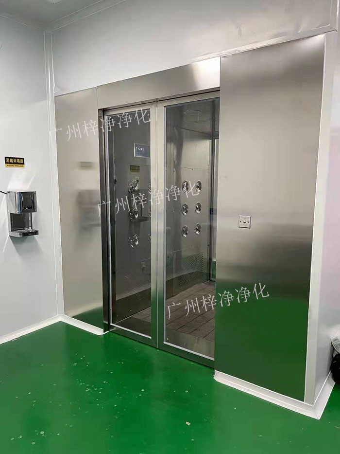 無(wú)塵車(chē)間專(zhuān)用全自動(dòng)感應(yīng)風(fēng)淋室有什么特點(diǎn)？